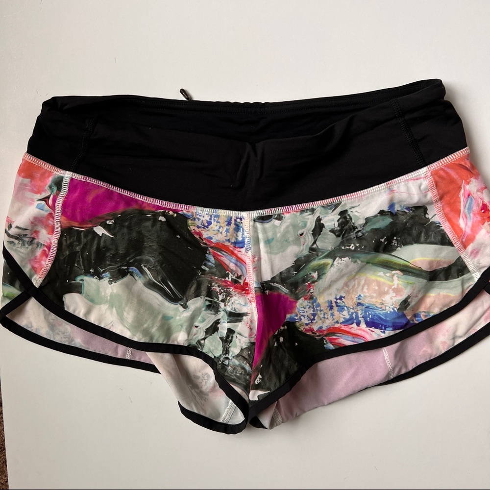 Lululemon Speed Up Short - size 6